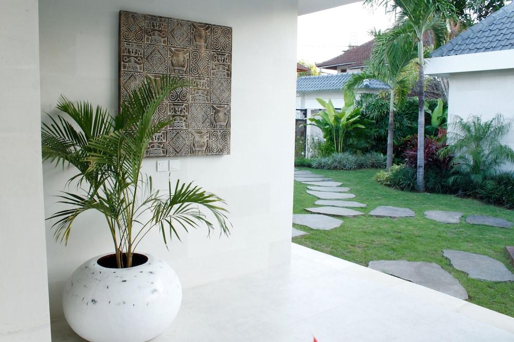 Seminyak White Design Villa Bagian luar foto